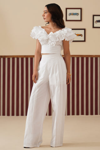 Virelle White Ruffled Set